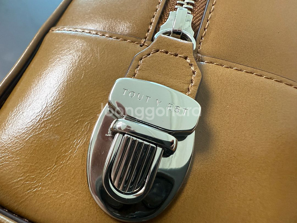 투티에 로케백 L사이즈 캐러멜 색상.TOUTY EST--4