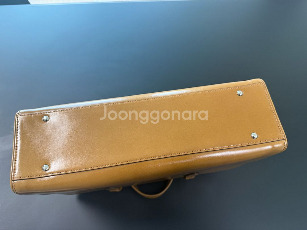 투티에 로케백 L사이즈 캐러멜 색상.TOUTY EST--2