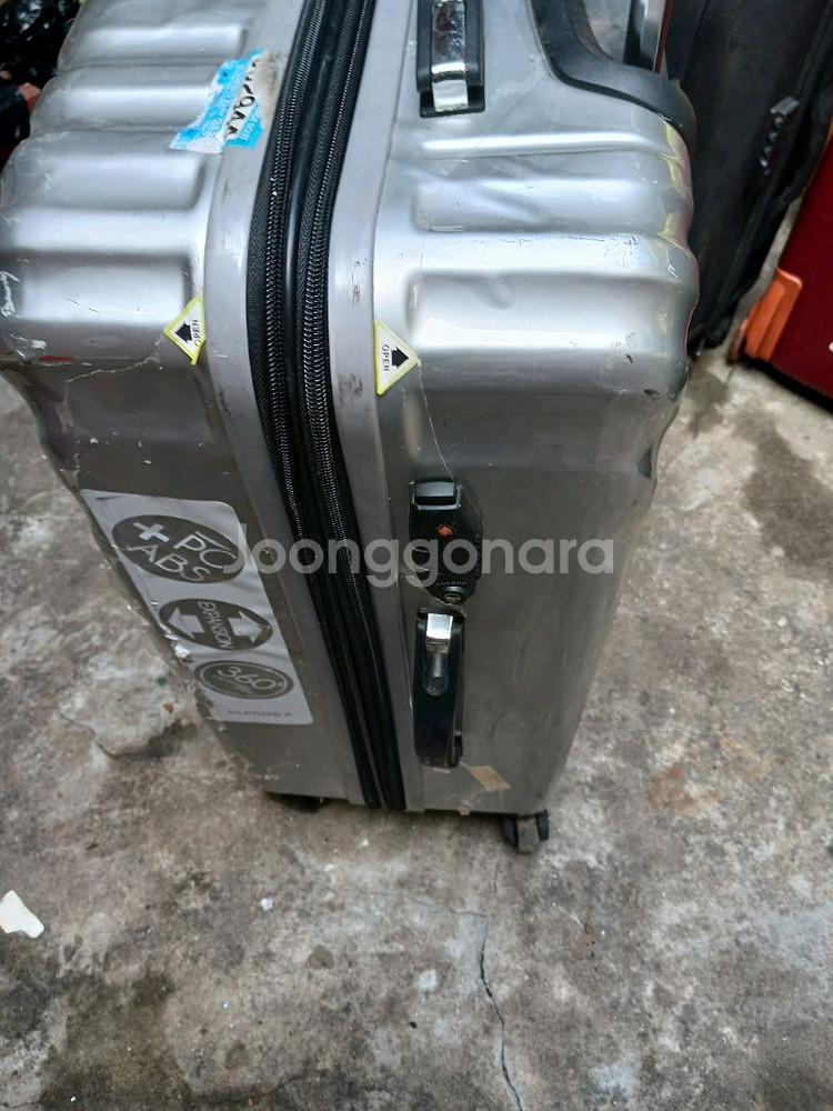 은색 수화물용 25인치 4바퀴 하드 캐리어--3