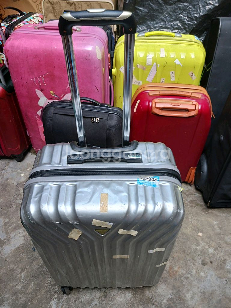 은색 수화물용 25인치 4바퀴 하드 캐리어--0