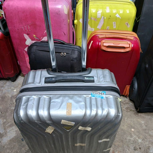 은색 수화물용 25인치 4바퀴 하드 캐리어