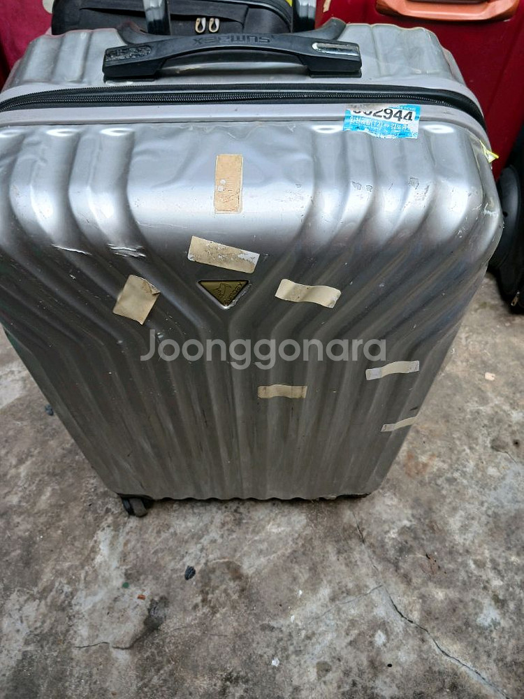 은색 수화물용 25인치 4바퀴 하드 캐리어--1