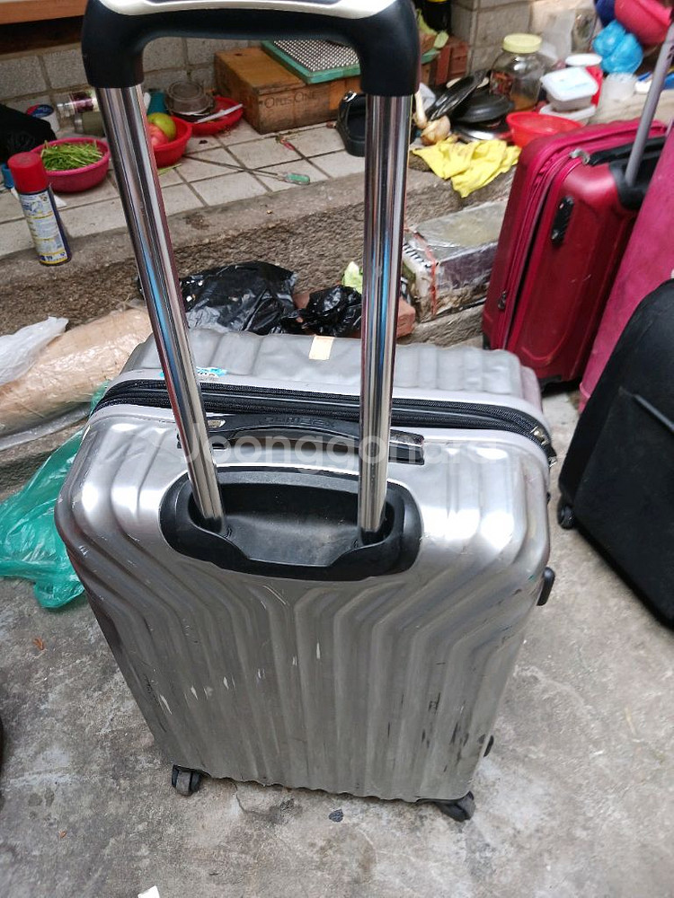 은색 수화물용 25인치 4바퀴 하드 캐리어--2