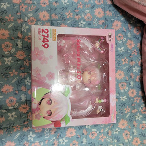 2749 사쿠라 미쿠 2.0 넨도로이드 하츠네 미쿠