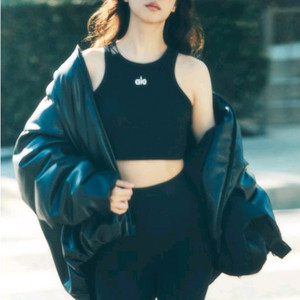 (새상품)알로요가 어스파이어 탱크탑 블랙 xs