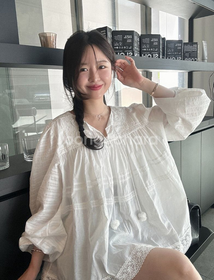바이씨니 제작 방울 레이스 블라우스 아이보리F 새상품--3