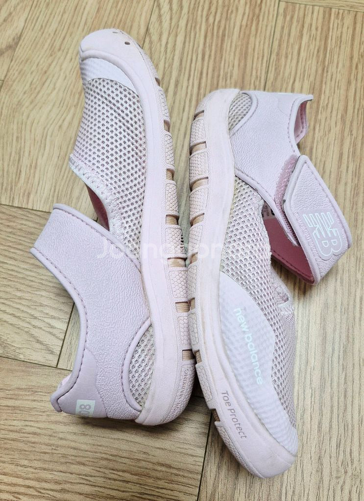 뉴발란스키즈 아쿠아슈즈 190mm 판매합니다--2