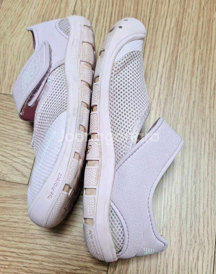 뉴발란스키즈 아쿠아슈즈 190mm 판매합니다--3