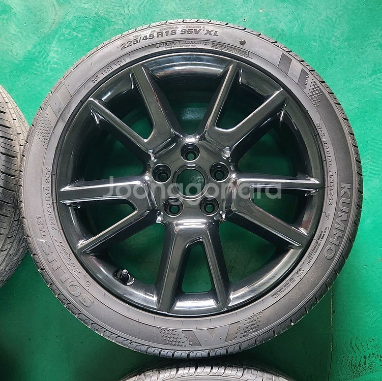 소울 부스터 18인치 유광블랙 휠타이어 판매--2