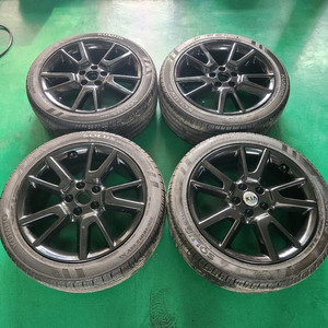 소울 부스터 18인치 유광블랙 휠타이어 판매