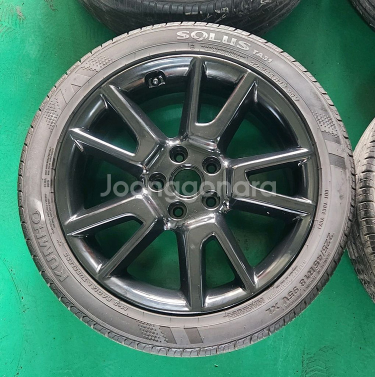 소울 부스터 18인치 유광블랙 휠타이어 판매--3