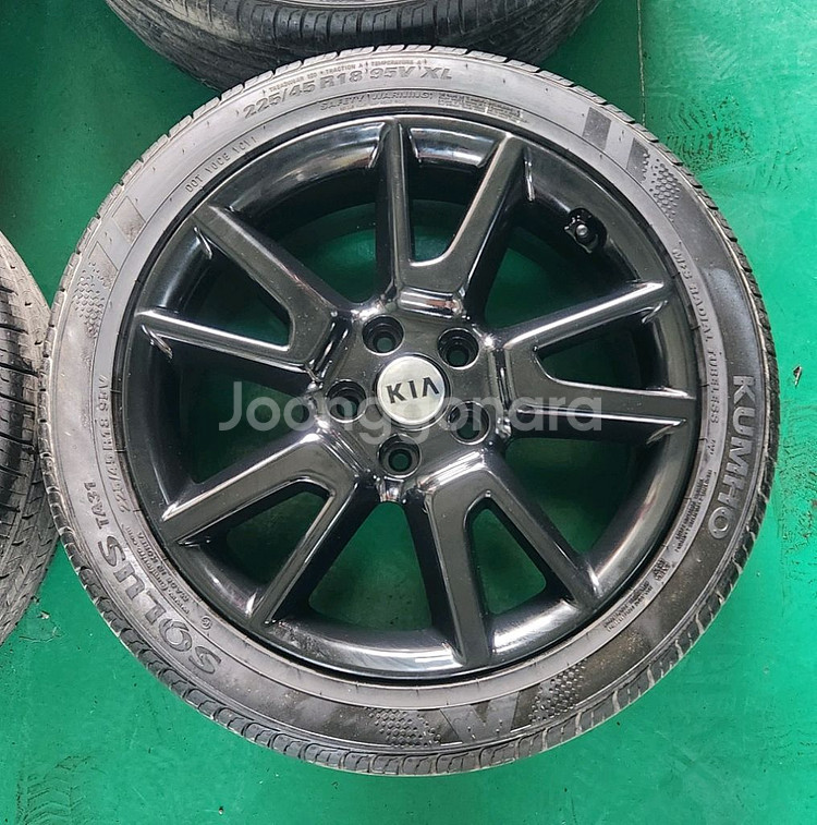 소울 부스터 18인치 유광블랙 휠타이어 판매--4