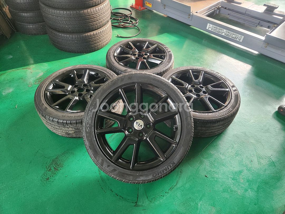 소울 부스터 18인치 유광블랙 휠타이어 판매--5