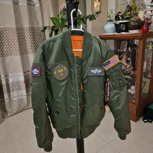 알파 인더스트리 리버시블 MA-1 항공점퍼 카키