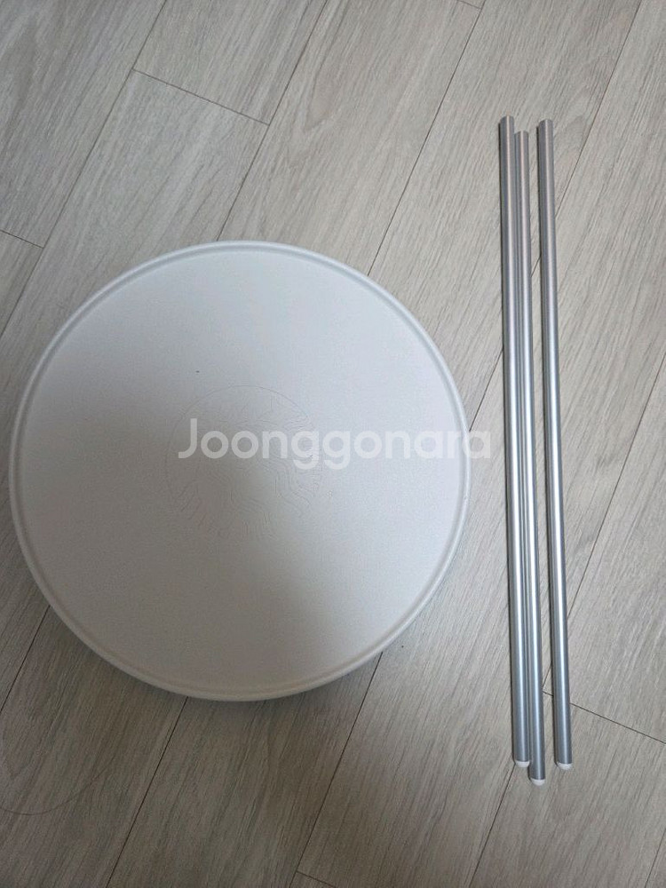 스타벅스 헬리녹스 아이보리 사이드 테이블(커버있음)--1