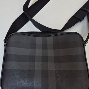 버버리 머스웰 남성크로스백