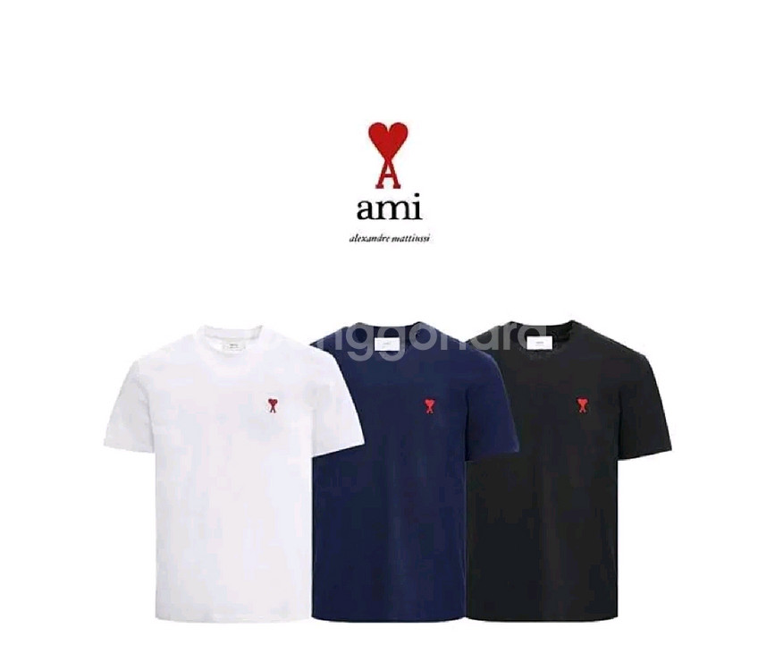 [AMI] 아미 하트 로고 화이트/블랙 반팔 티셔츠--1