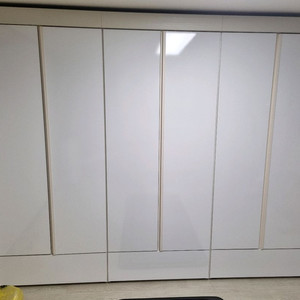 이사가서 깨끗한 장농 무료나눔 합니다.