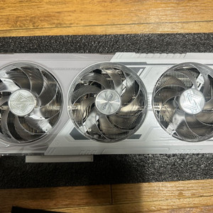 애즈락 9060xt 스틸레전드 화이트