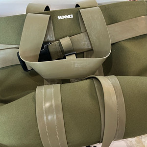 써네이 sunnei 남성 토트백 카키 새제품