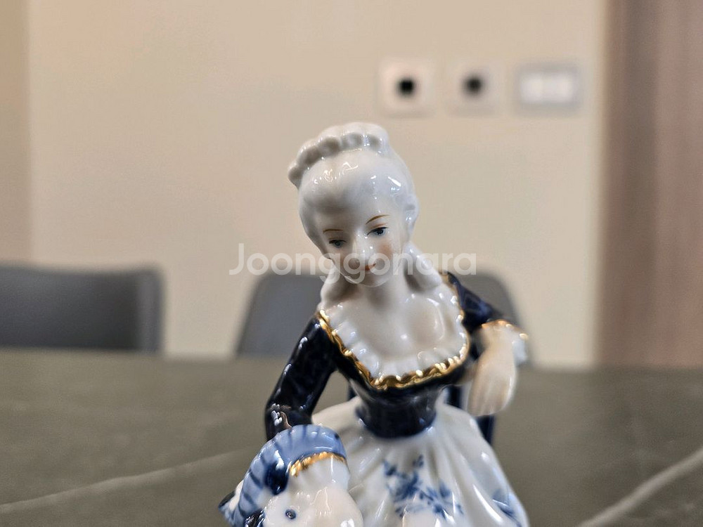 앤틱 도자기 인형--1