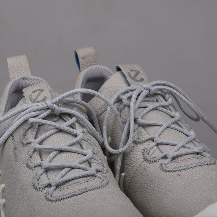 에코 바이옴 에이이엑스 스니커즈 판매합니다.(40)--2