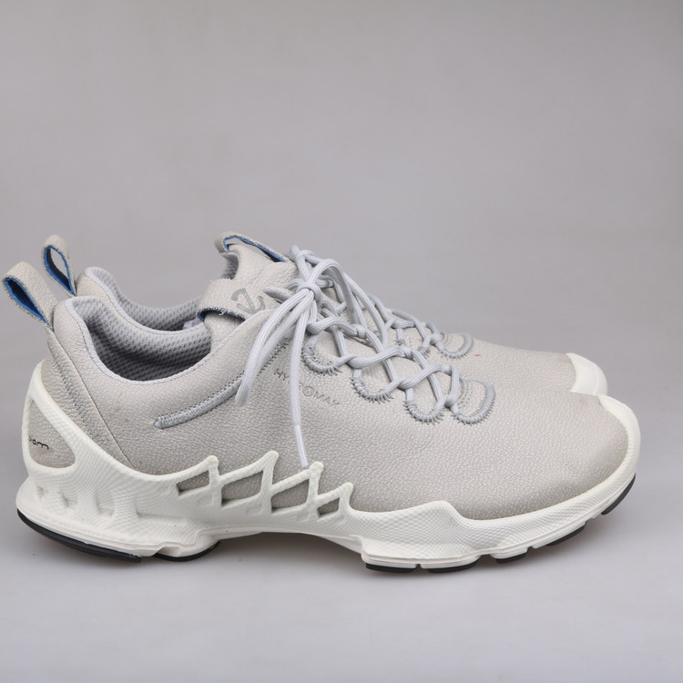 에코 바이옴 에이이엑스 스니커즈 판매합니다.(40)--3