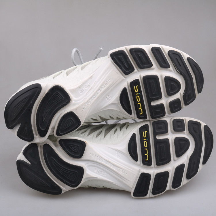 에코 바이옴 에이이엑스 스니커즈 판매합니다.(40)--9