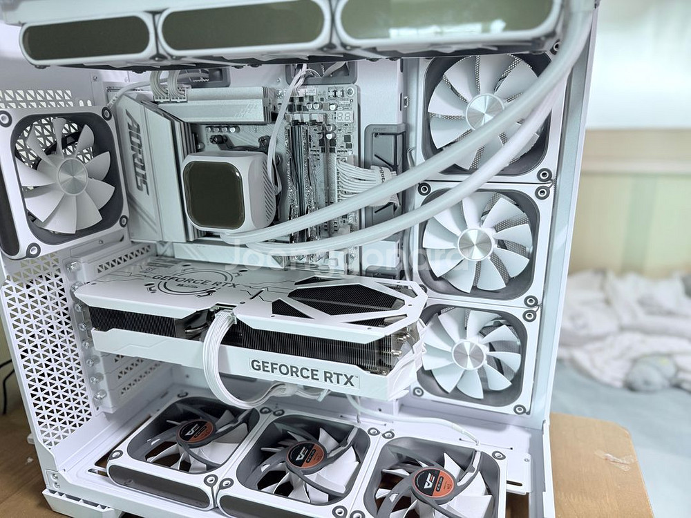 9800x3d, 4070ti super 화이트 pc--1