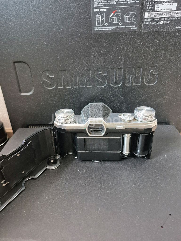 PENTAON F = CONTAX D--4