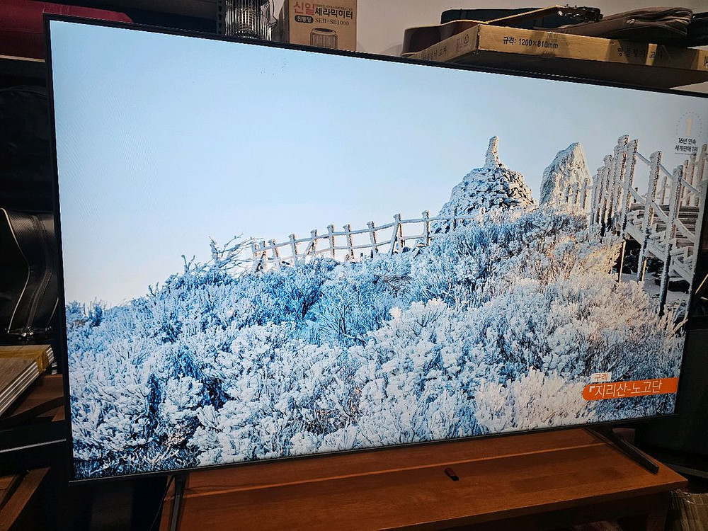 삼성 스마트 UHD TV 65in 22년.--3