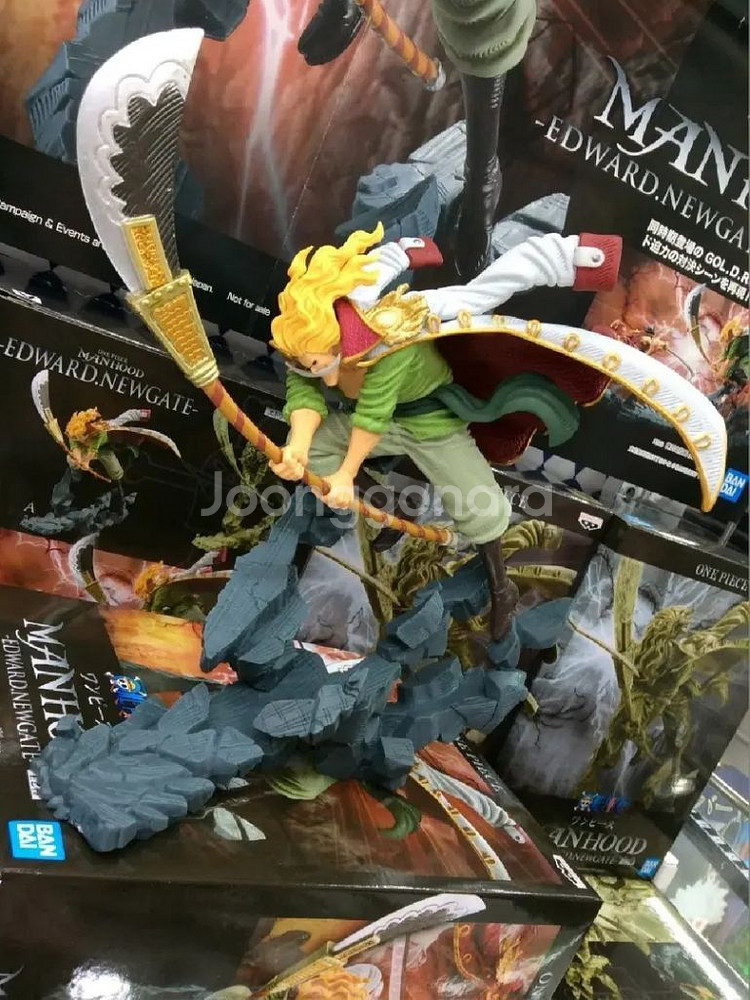 반프레스토 원피스 맨후드 로저 VS 흰수염 피규어 2종--2