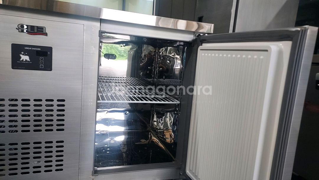 유니크대성 테이블 냉동고900--1