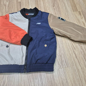 뉴발란스키즈 리버시블 봄버자켓 110사이즈