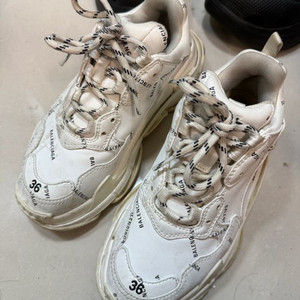 [정품] 발렌시아가 트리플S 36사이즈