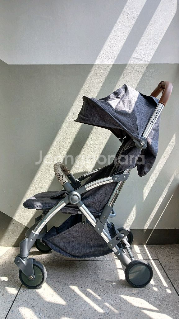 최고급 명품 초경량 기내반입 유모차 리안. 순식간에 접--1