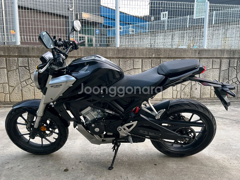 19년식 혼다 CB125R 블랙 판매--1