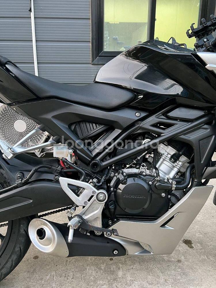 19년식 혼다 CB125R 블랙 판매--8
