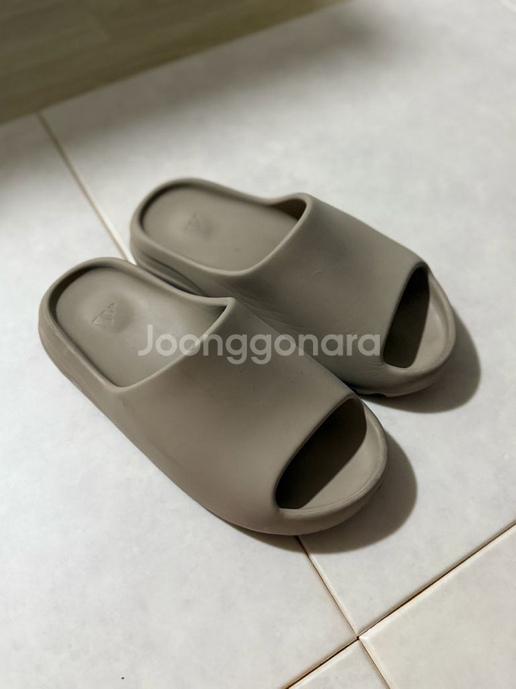 아디다스 이지 슬라이드 퓨어 - 255 사이즈--1