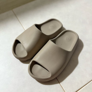 아디다스 이지 슬라이드 퓨어 - 255 사이즈