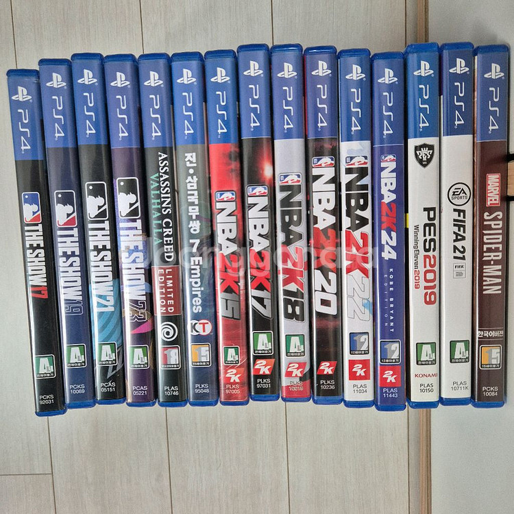 PS4 본체, 컨트롤러, 각종 CD 일괄 판매합니다.--2