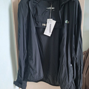 라코스테 스포츠 패커블 바람막이 판매합니다.