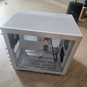 리안리 O11D Air Mini 화이트 PC 케이스