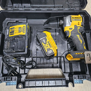 디월트 브러쉬리스 충전 임팩 드라이버 드릴 세트