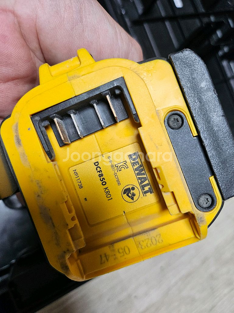 디월트 브러쉬리스 충전 임팩 드라이버 드릴 세트--2