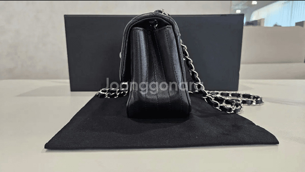 샤넬 쁘띠삭 미니 쉐브론 블랙 램스킨 은장 24번대--3