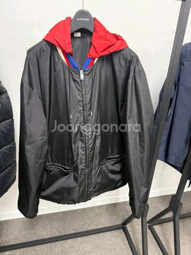 구찌 띠로고 프린팅 바람막이 후드 자켓--1