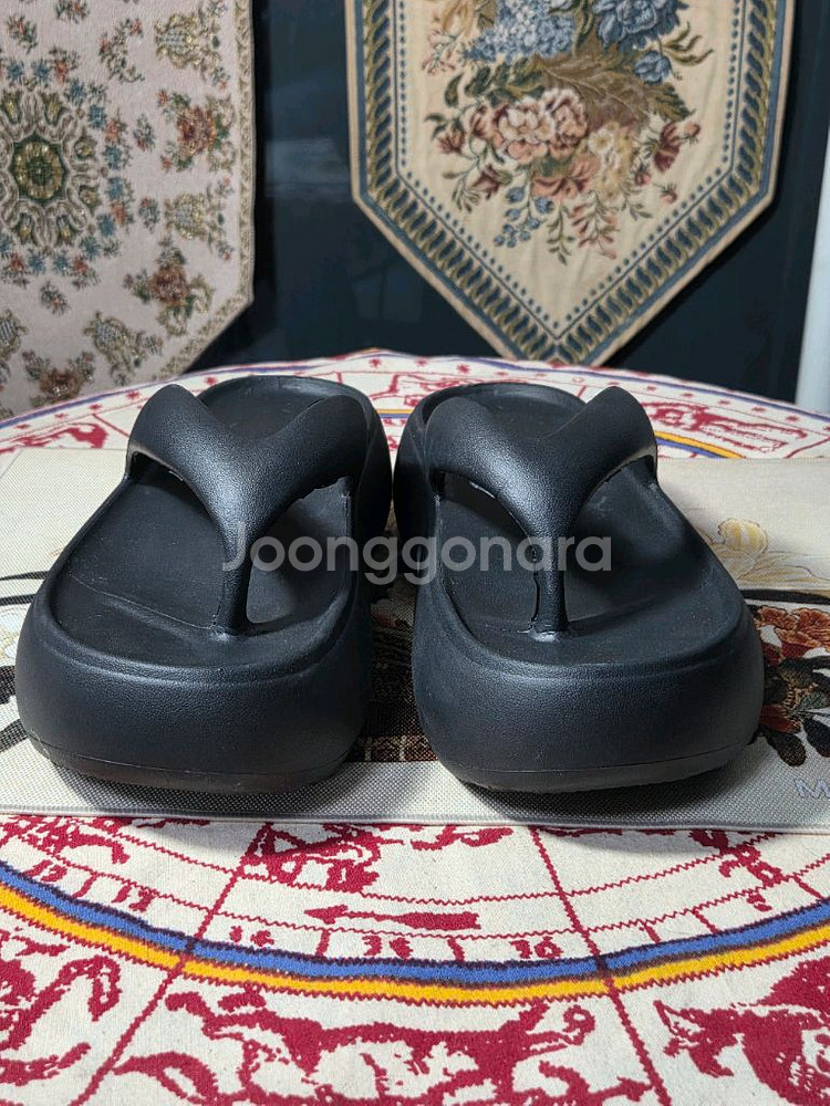240사이즈 블랙 통굽 쪼리 슬리퍼 상태 A--0