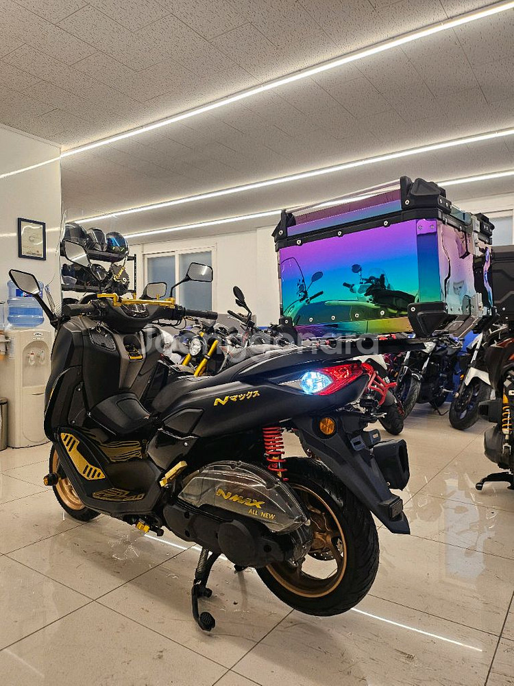 튜닝 잘된 nmax125 24년식 빠르게 팝니다!--4