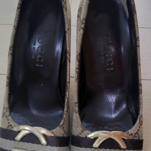 구찌 로고 브라운 펌프스 힐 220